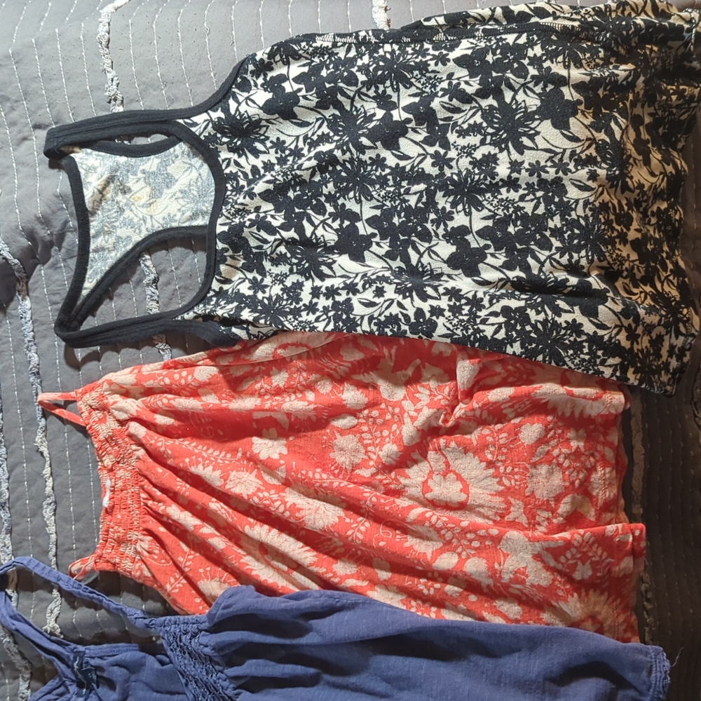 Tank tops - Picture 3 of 5